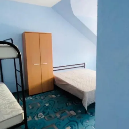 червона ружа Apartment