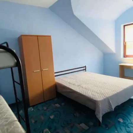 червона ружа Apartment